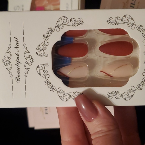 5 Sets of Press on nails - Picture 6 of 6